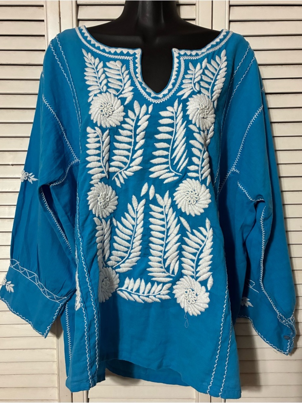Blue Embroidered Boho Blouse with White Floral Detail. XL